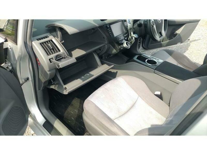 PRIUS ALPHA