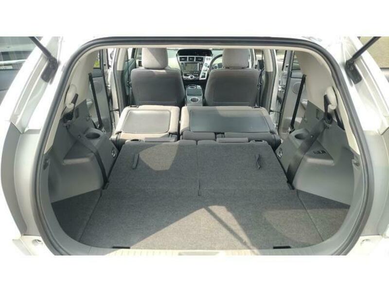 PRIUS ALPHA