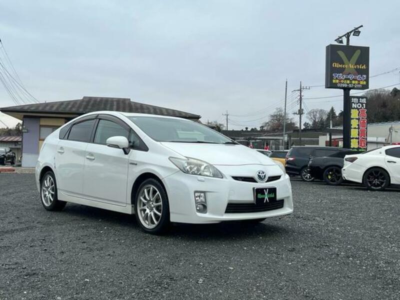 TOYOTA PRIUS