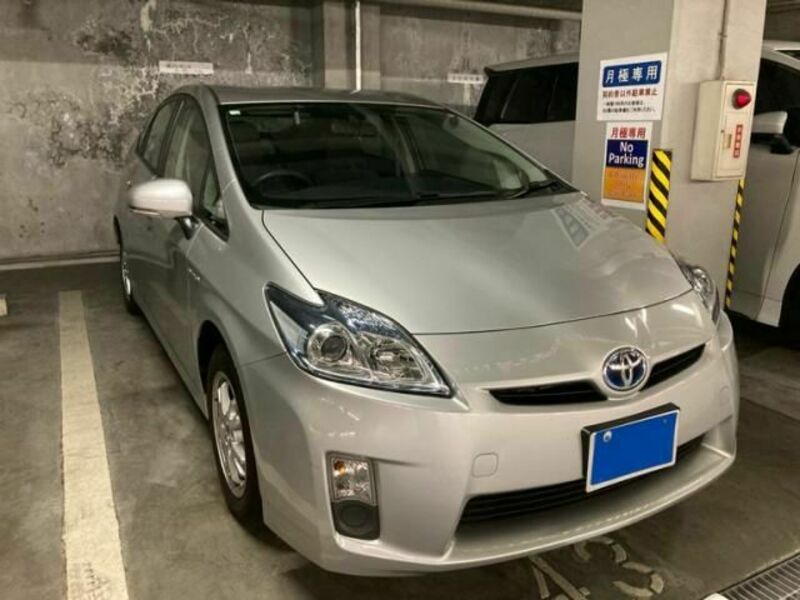 TOYOTA PRIUS