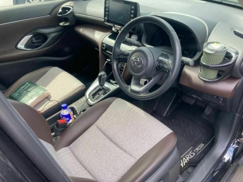YARIS CROSS