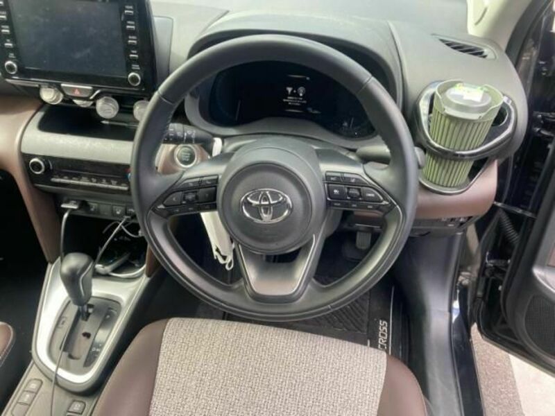 YARIS CROSS