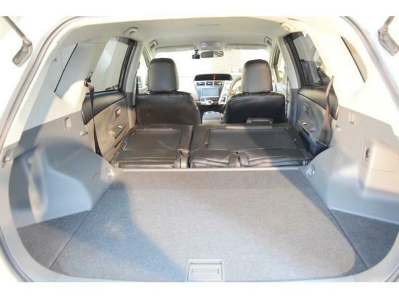 PRIUS ALPHA