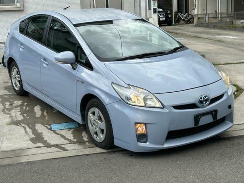 TOYOTA PRIUS