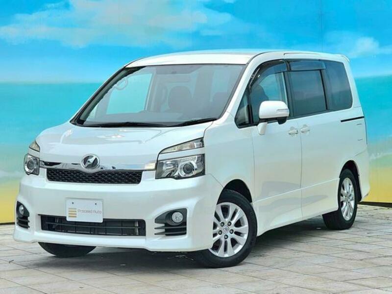 TOYOTA VOXY