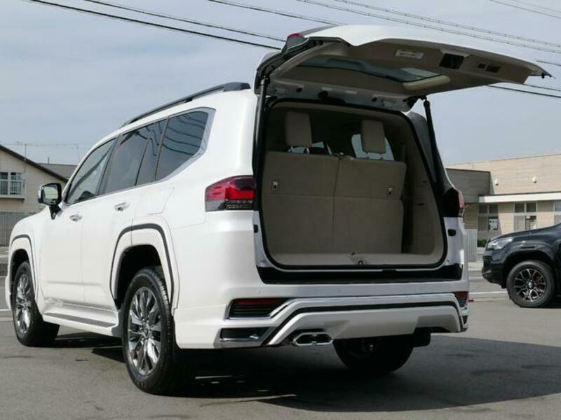 LAND CRUISER