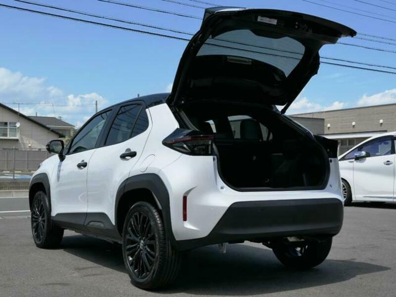 YARIS CROSS