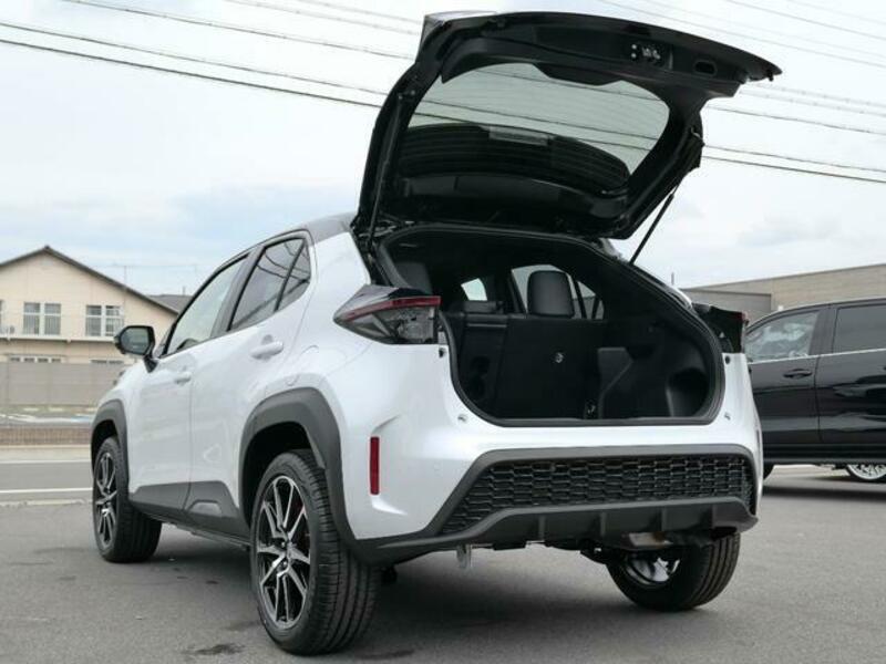 YARIS CROSS