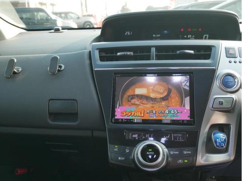 PRIUS ALPHA