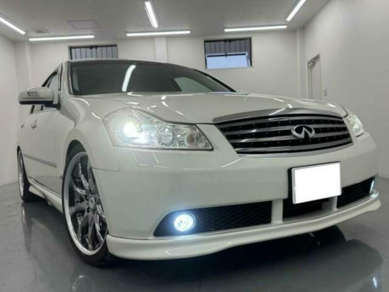 NISSAN FUGA