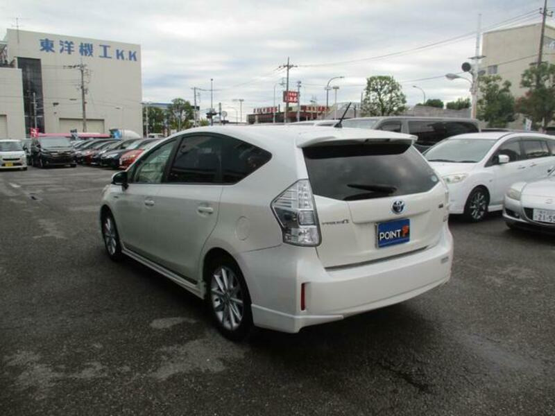 PRIUS ALPHA
