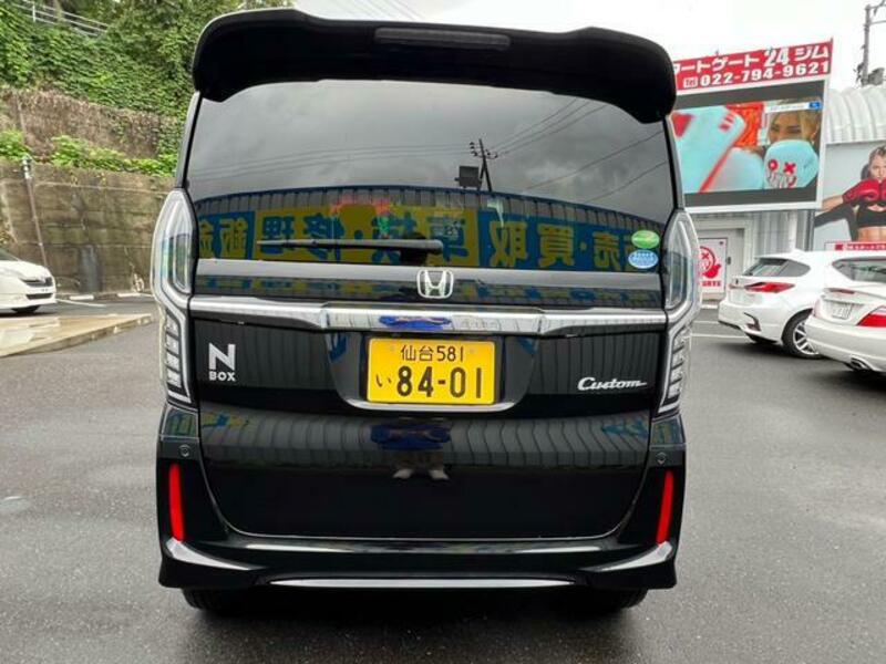 N BOX CUSTOM