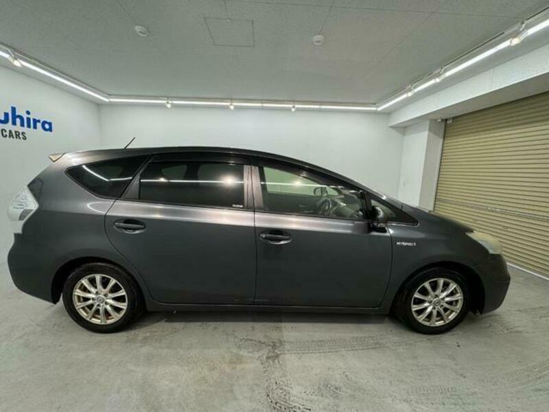 PRIUS ALPHA
