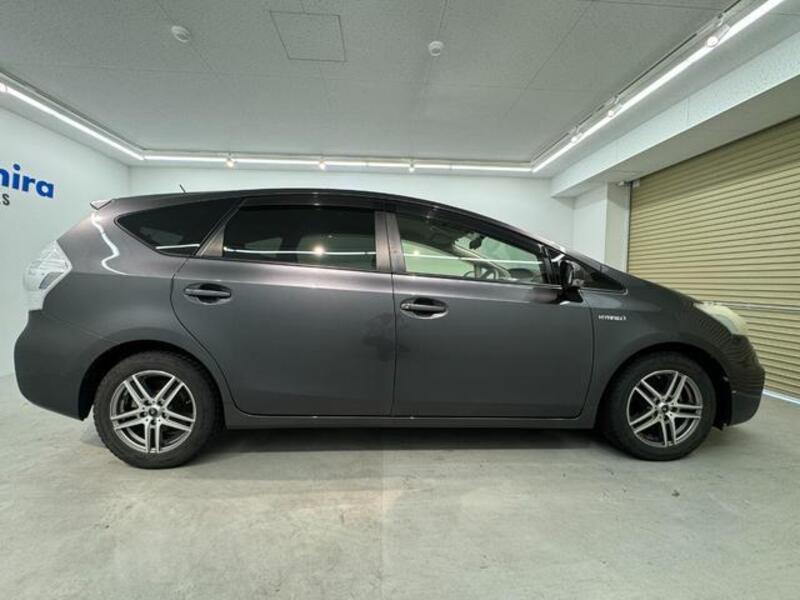 PRIUS ALPHA