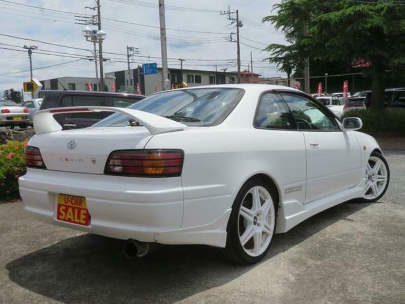 COROLLA LEVIN
