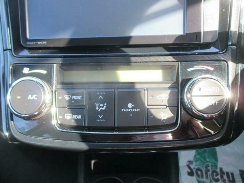 COROLLA AXIO