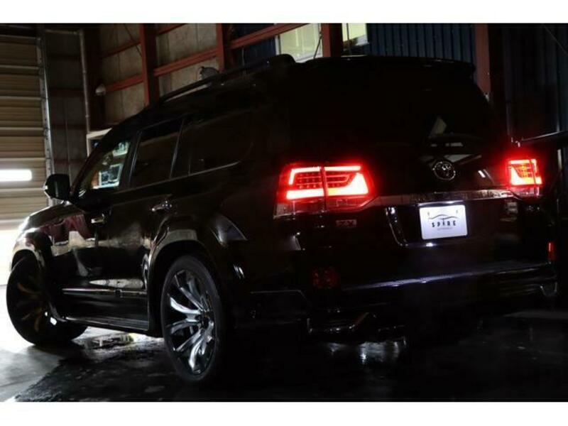 LAND CRUISER