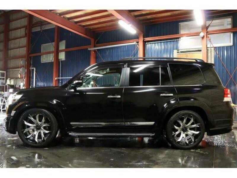LAND CRUISER