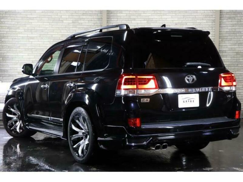 LAND CRUISER