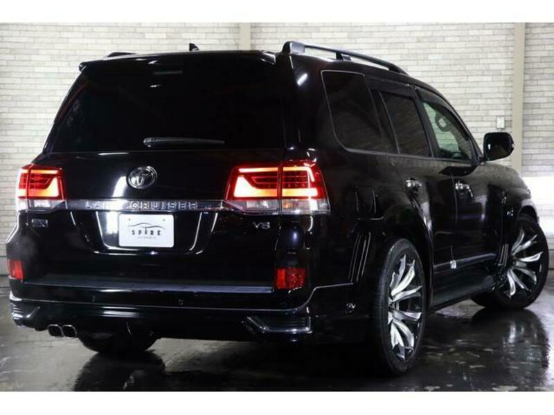 LAND CRUISER