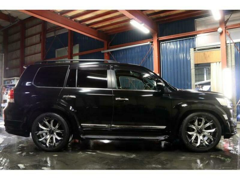 LAND CRUISER