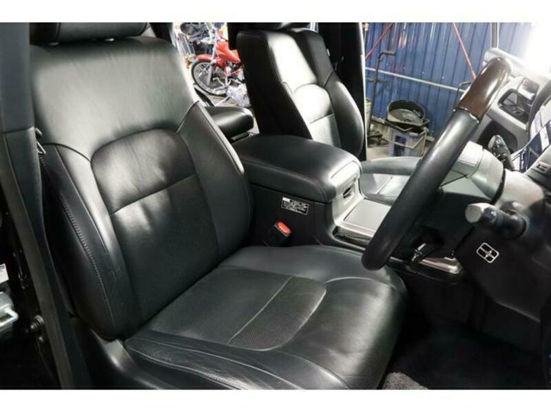 LAND CRUISER