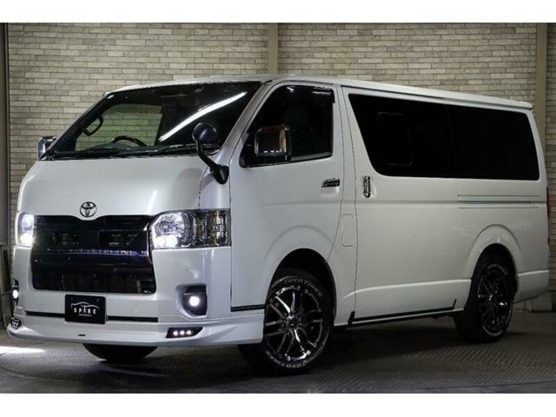 TOYOTA HIACE VAN