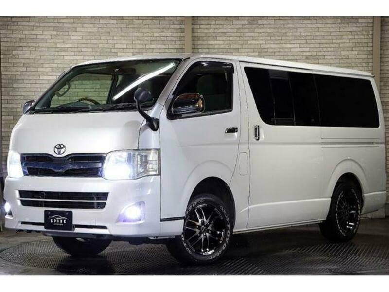 TOYOTA HIACE VAN