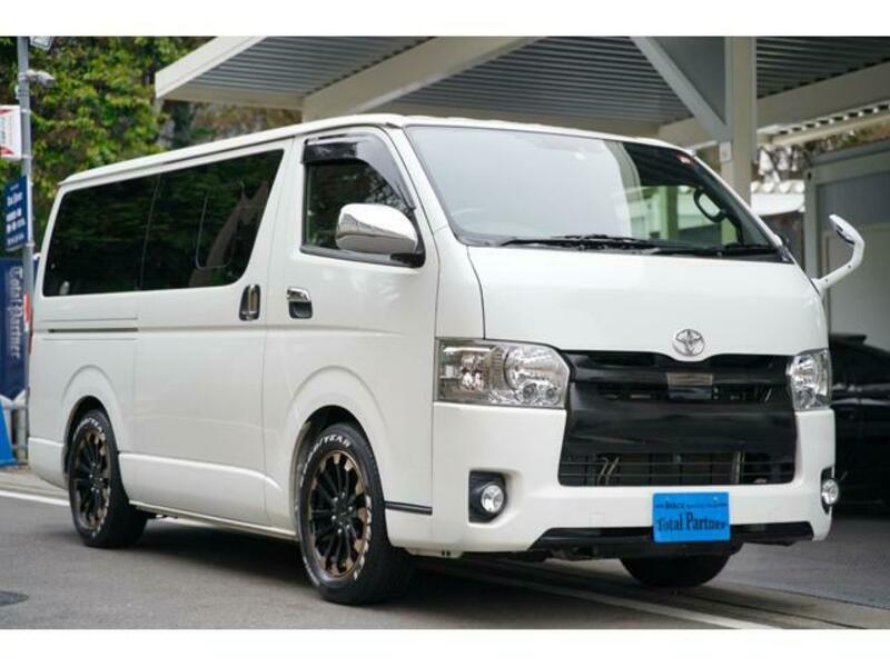 TOYOTA HIACE VAN