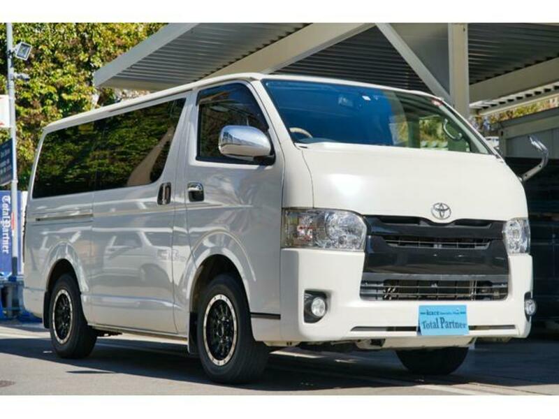TOYOTA HIACE VAN