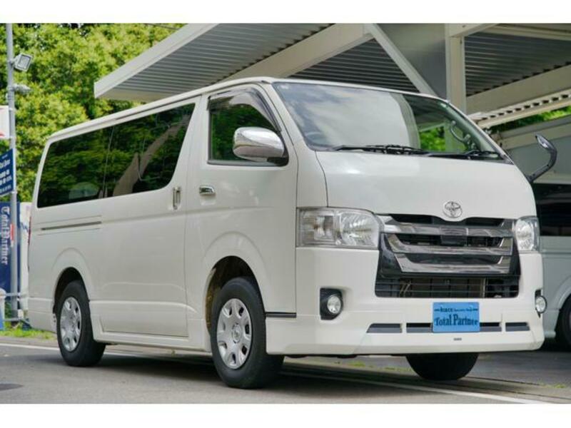 TOYOTA HIACE VAN