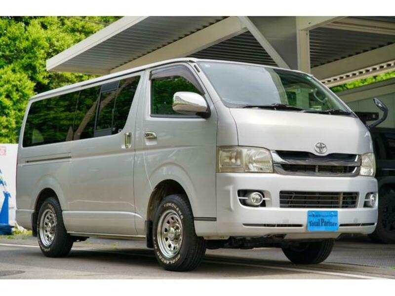 TOYOTA HIACE VAN