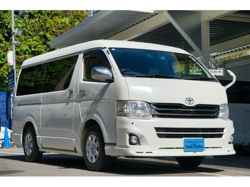 TOYOTA HIACE VAN