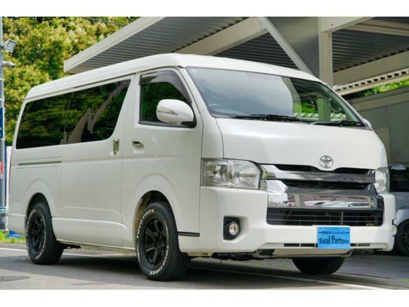 TOYOTA HIACE VAN