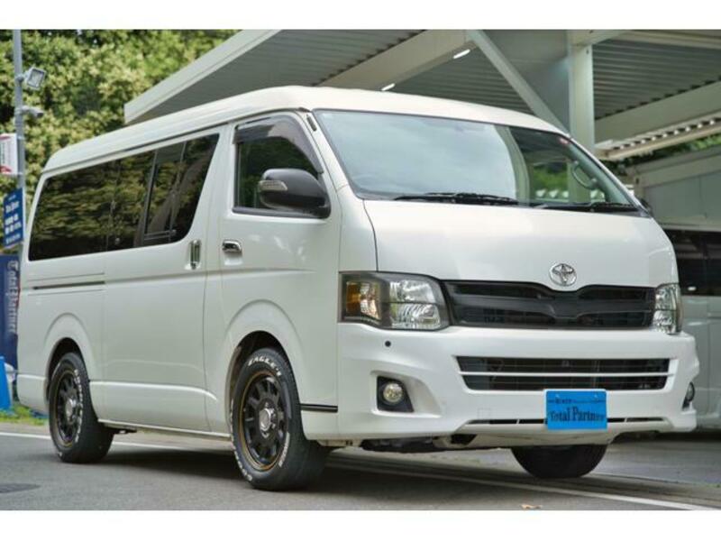 TOYOTA HIACE VAN