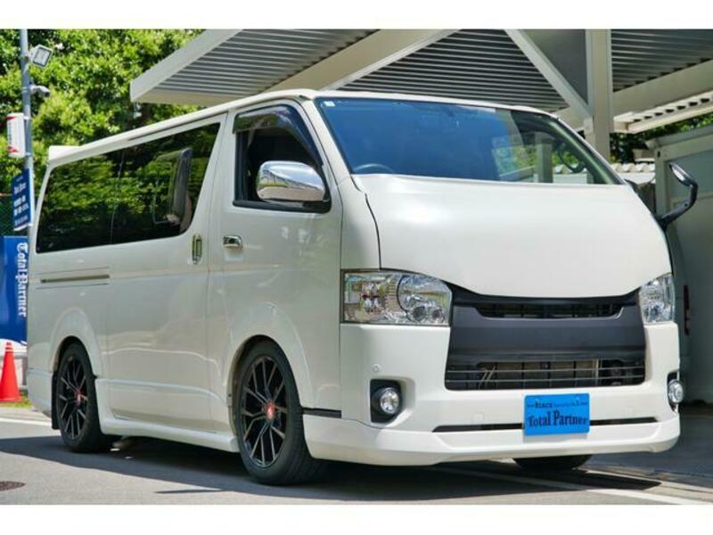 TOYOTA HIACE VAN