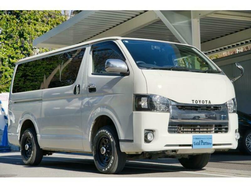 TOYOTA HIACE VAN