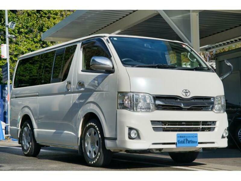 TOYOTA HIACE VAN