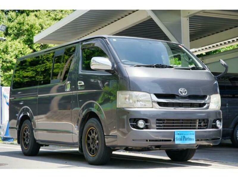 TOYOTA HIACE VAN