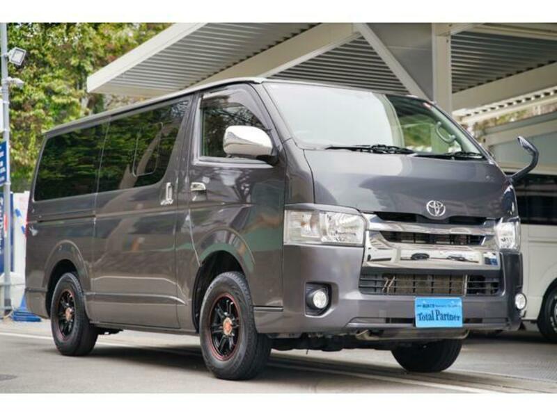 TOYOTA HIACE VAN