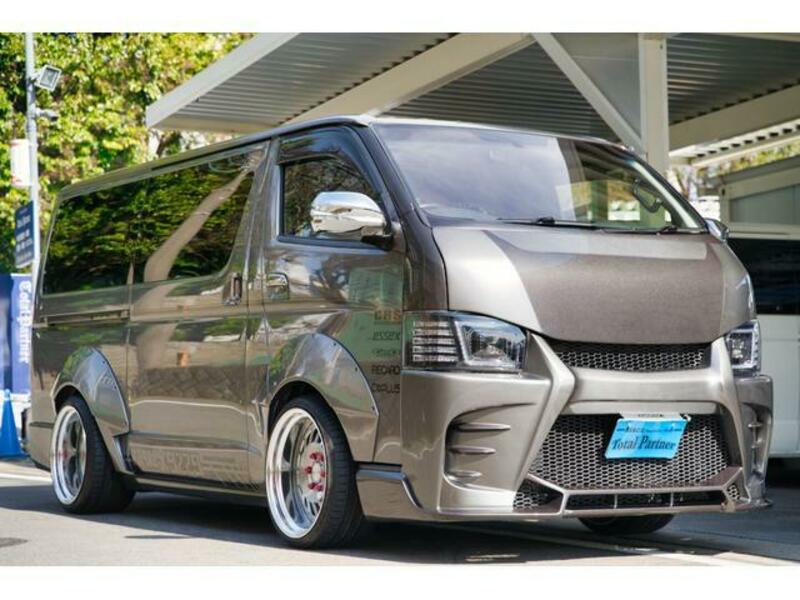 TOYOTA HIACE VAN