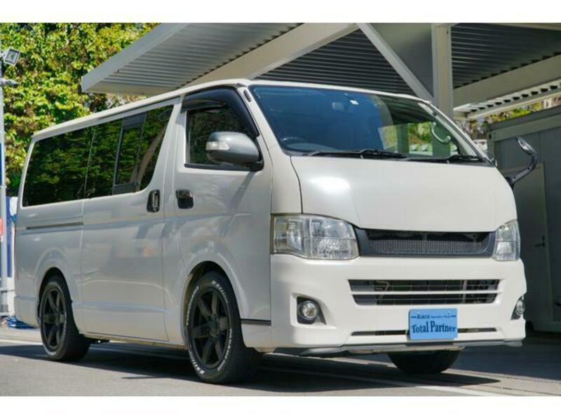 TOYOTA HIACE VAN