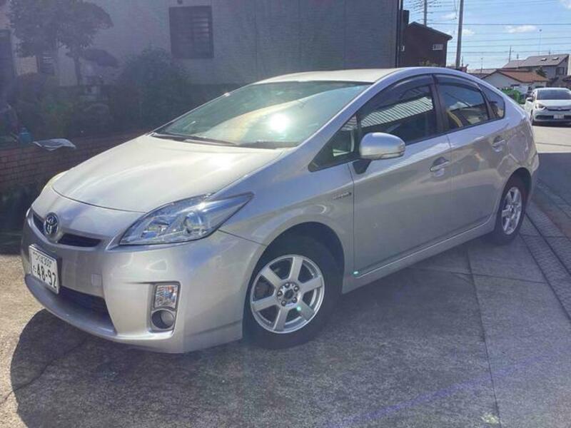 TOYOTA PRIUS