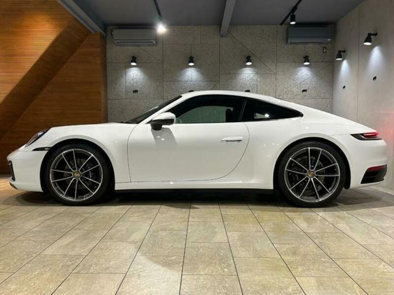 911