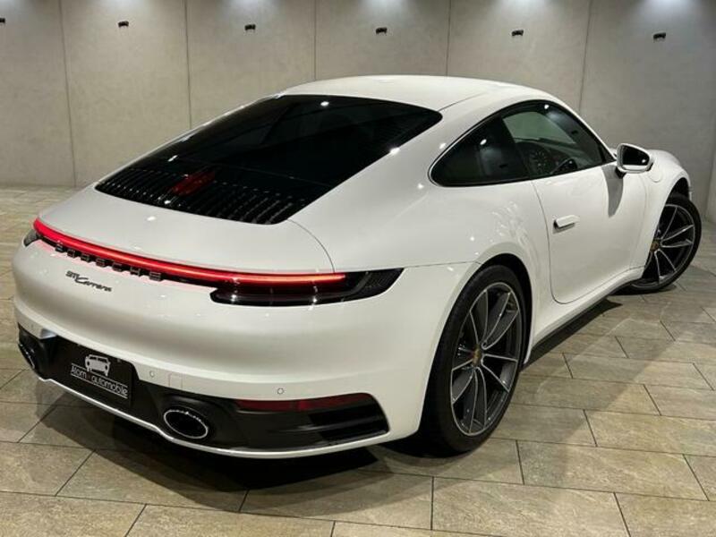 911