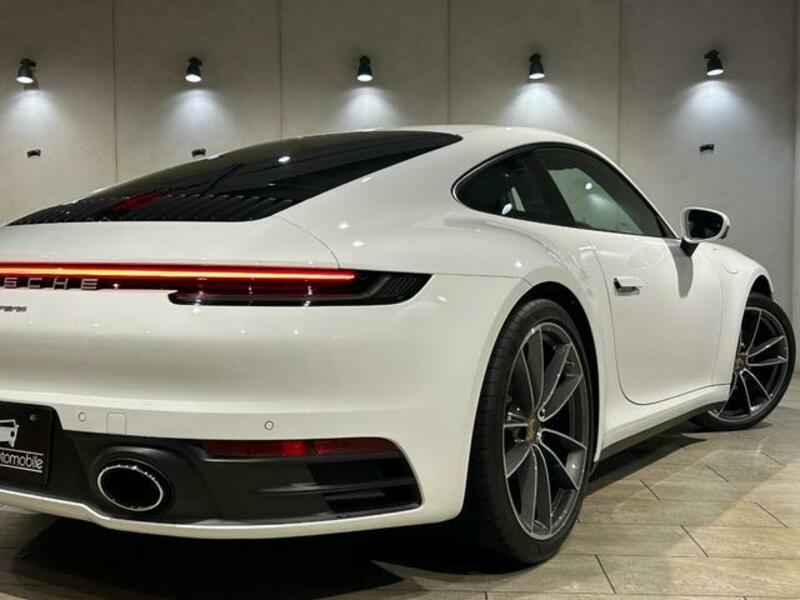 911