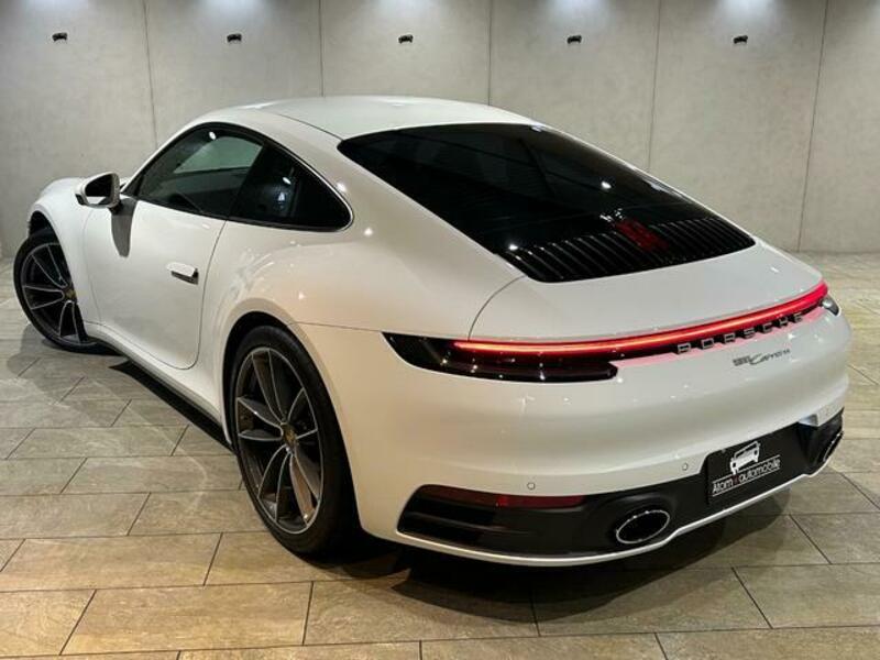 911