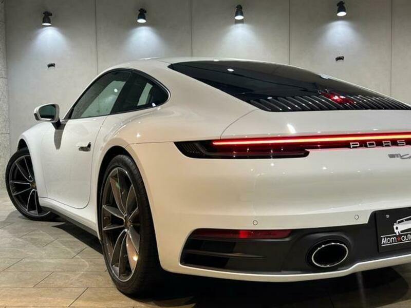 911