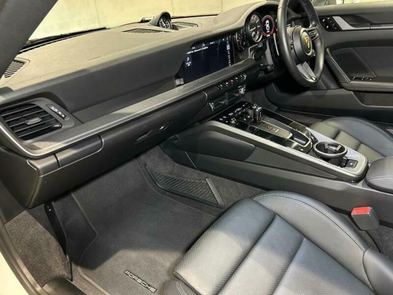 911
