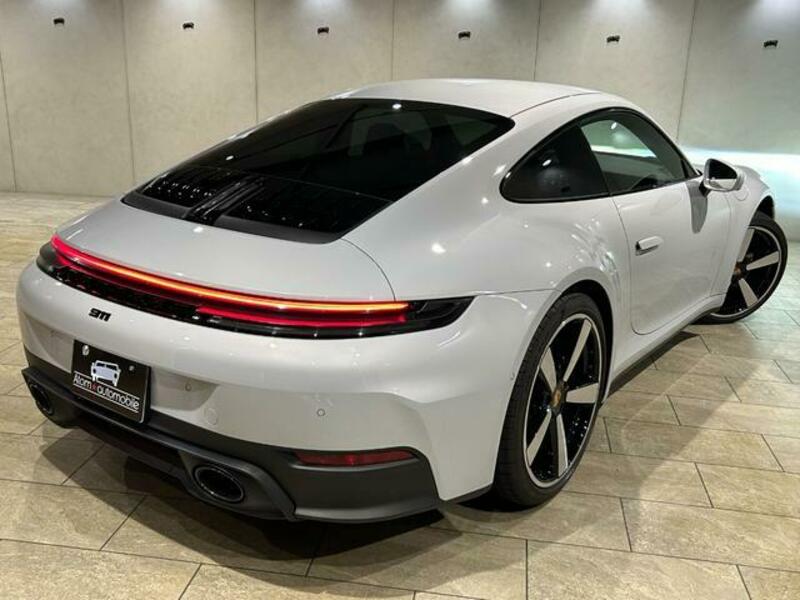 911